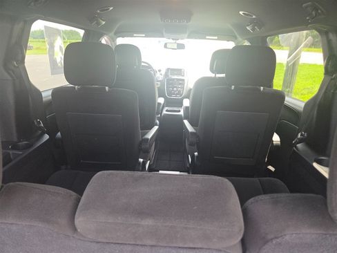 Used 2015 Dodge Grand Caravan SXT w/ Blacktop Package FWD image 7