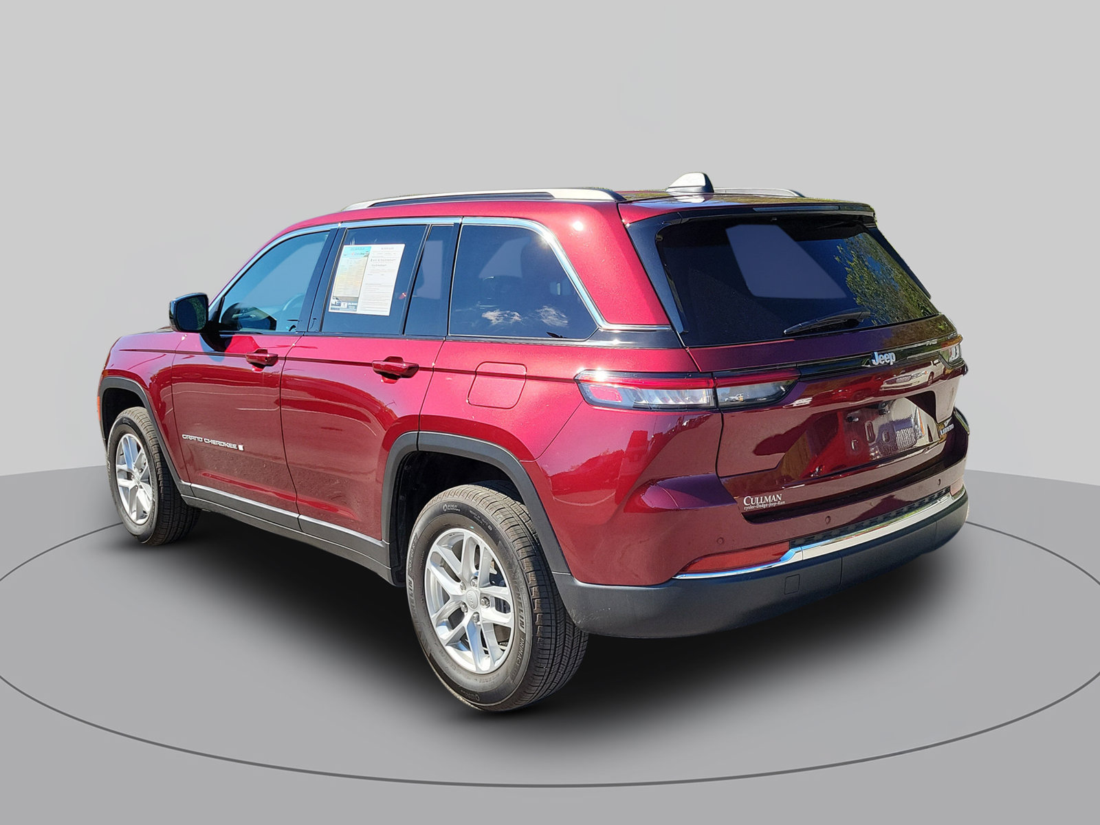 Used 2025 Jeep Grand Cherokee Laredo X w/ Luxury Tech Group I RWD image 5