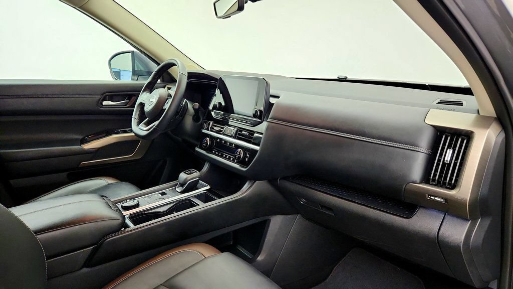 Used 2024 Nissan Pathfinder Platinum AWD/4WD image 26