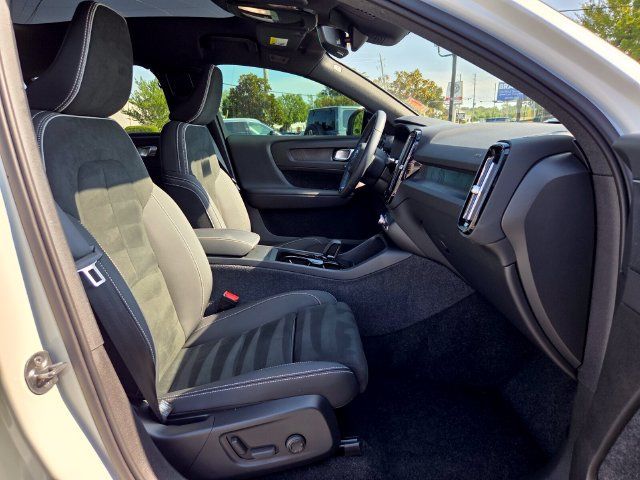 Certified 2023 Volvo C40 P8 Recharge Ultimate AWD/4WD image 25