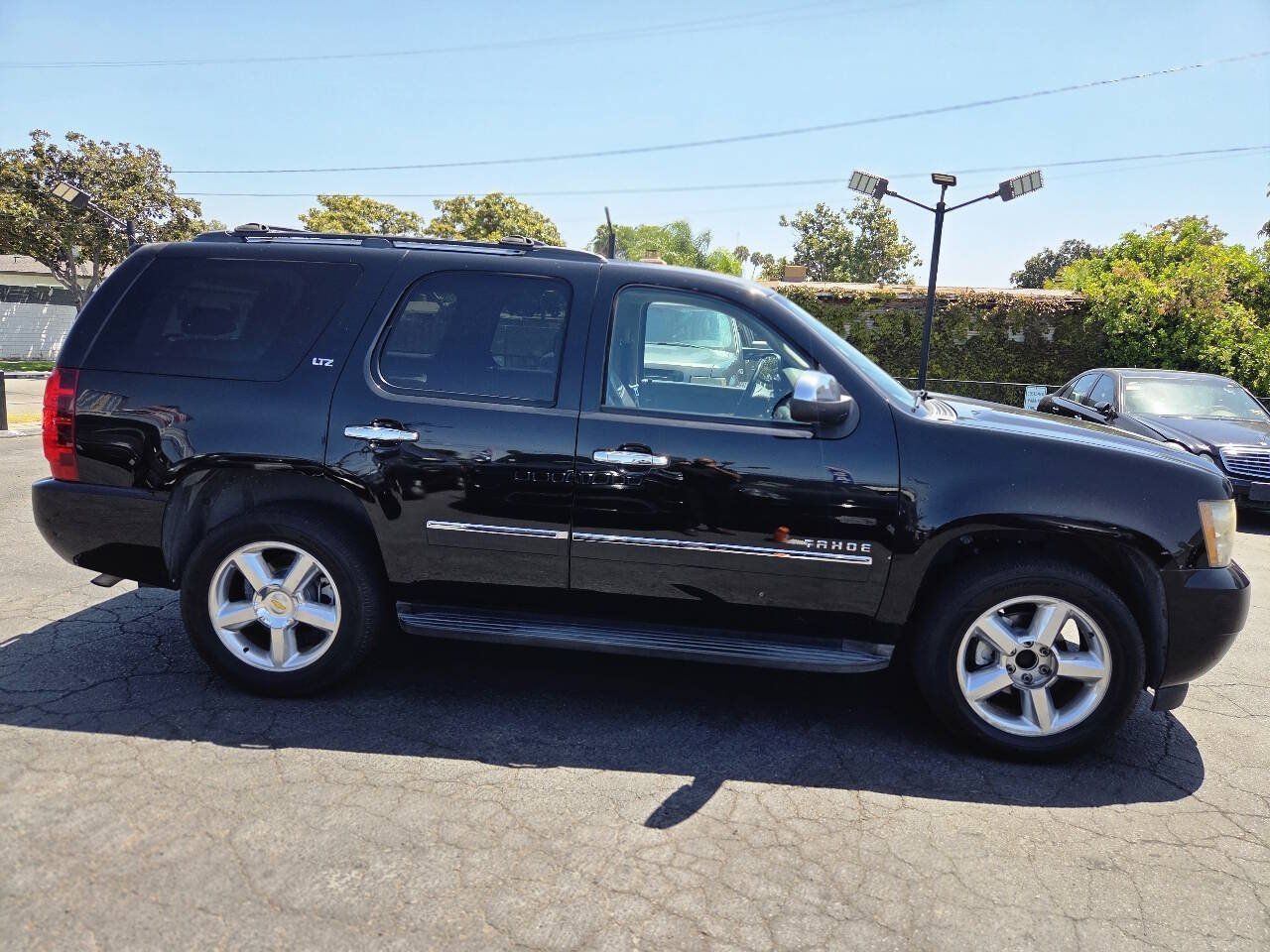 Used 2011 Chevrolet Tahoe LTZ RWD image 8