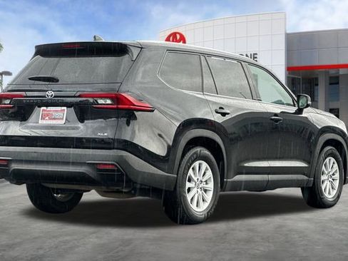 Used 2025 Toyota Grand Highlander FWD image 5