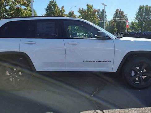 New 2025 Jeep Grand Cherokee Limited image 9