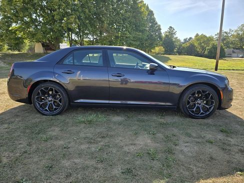 Used 2019 Chrysler 300 S image 4