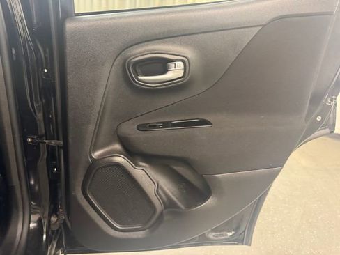 Used 2020 Jeep Renegade Latitude w/ Cold Weather Group AWD/4WD image 32