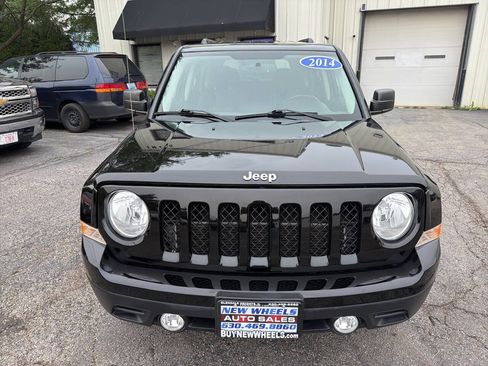 Used 2014 Jeep Patriot Latitude AWD/4WD image 2
