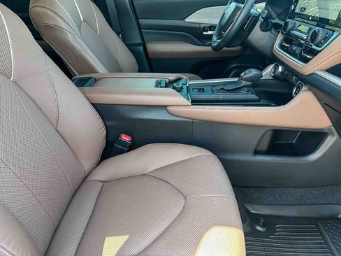 Certified 2025 Toyota Grand Highlander AWD image 24