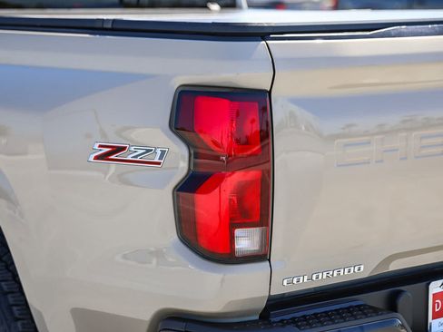 Used 2023 Chevrolet Colorado Z71 w/ Z71 Convenience Package 2 AWD/4WD image 9