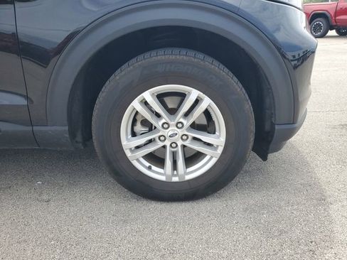 Used 2023 Ford Explorer XLT w/ Equipment Group 202A image 5