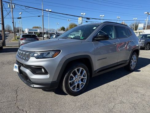 Used 2022 Jeep Compass Latitude image 8