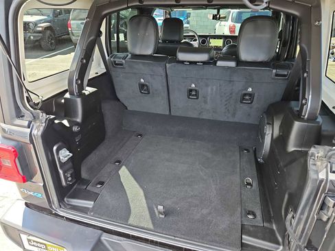 Used 2023 Jeep Wrangler Sahara image 33