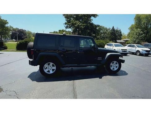 Used 2017 Jeep Wrangler Unlimited Sport w/ Quick Order Package 24S AWD/4WD image 9