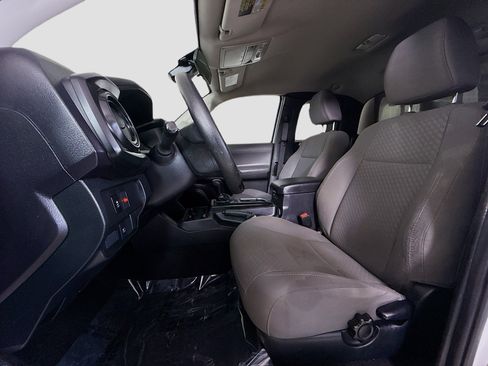 Used 2022 Toyota Tacoma SR image 17