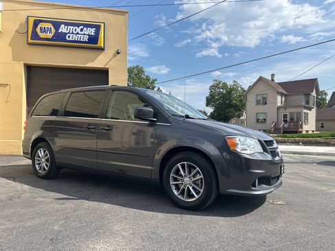 Used 2015 Dodge Grand Caravan SXT FWD image 5