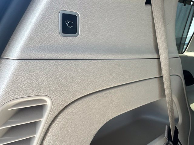 Used 2022 Chrysler Pacifica Touring-L FWD image 22