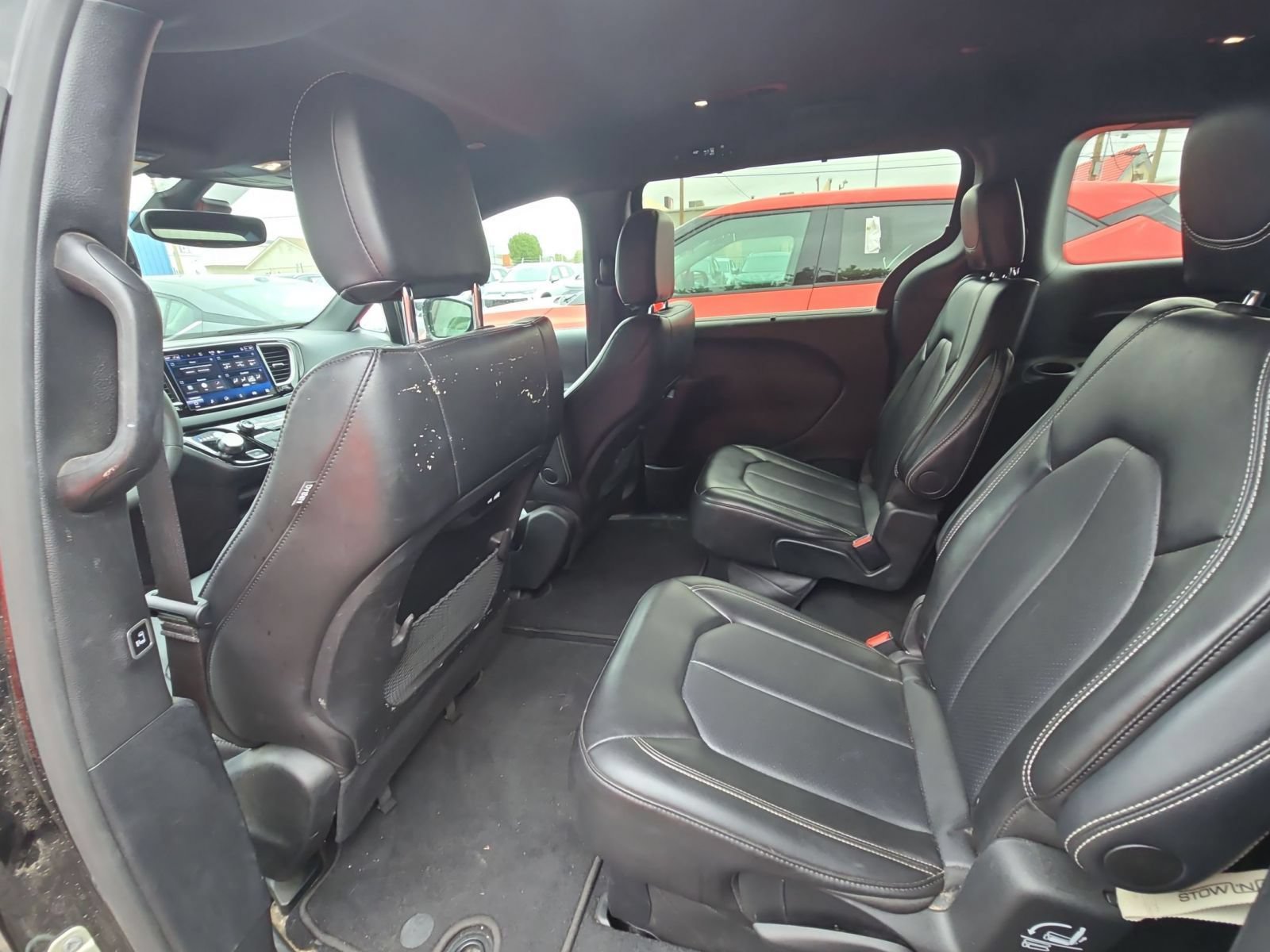 Used 2025 Chrysler Pacifica Select FWD image 10