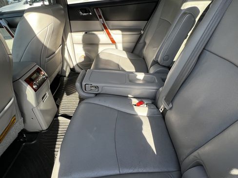 Used 2011 Toyota Highlander Limited w/ Tow Pkg image 31