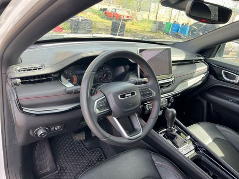 Used 2024 Jeep Compass Trailhawk image 18