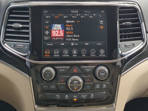 Used 2020 Jeep Grand Cherokee Limited w/ Luxury Group II image 18