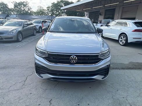 Used 2022 Volkswagen Tiguan SE R-Line FWD image 2