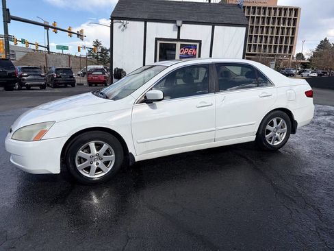 Used 2005 Honda Accord EX image 2