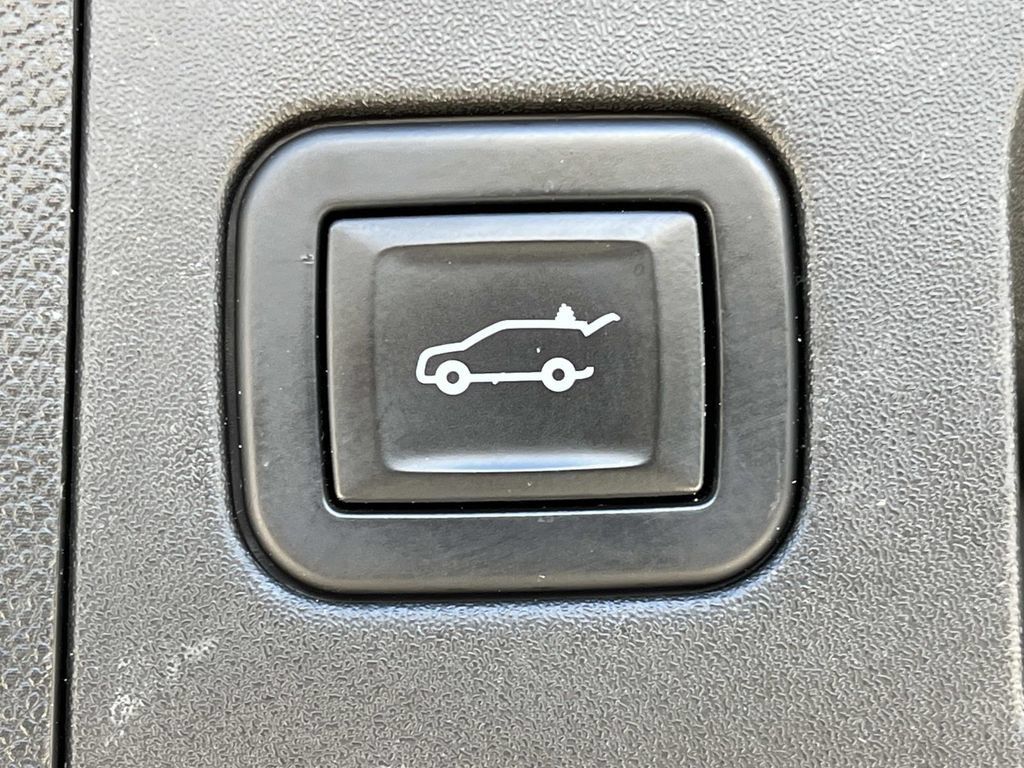 Used 2020 Cadillac XT4 Sport w/ Cold Weather Package FWD image 23