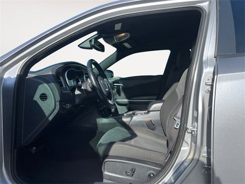 Used 2018 Dodge Charger R/T image 9