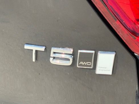 Used 2022 Volvo XC40 T5 R-Design w/ Advanced Package image 8