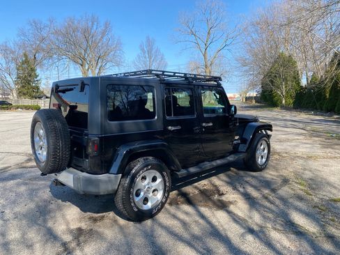 Used 2015 Jeep Wrangler Unlimited Sahara w/ Connectivity Group image 5
