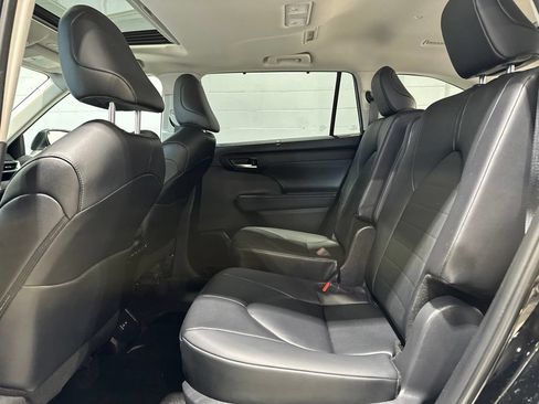 Certified 2026 Toyota Highlander XLE AWD/4WD image 14