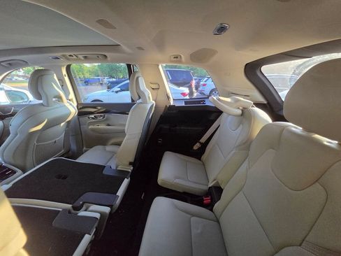 Used 2018 Volvo XC90 T6 Momentum w/ Convenience Package AWD/4WD image 12