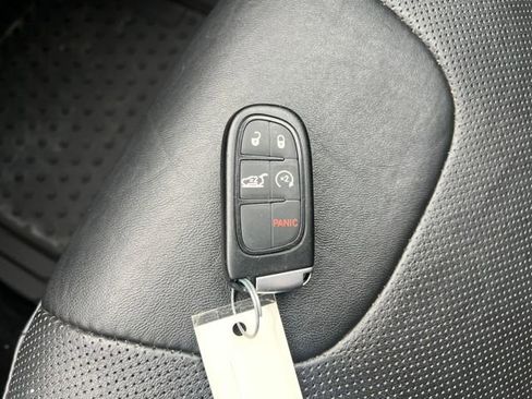 Used 2019 Jeep Cherokee Limited image 34