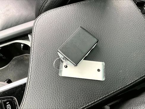 Used 2020 Volvo XC90 T6 Momentum w/ Protection Package Premier image 14