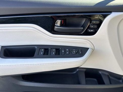 New 2026 Honda Odyssey Touring image 9
