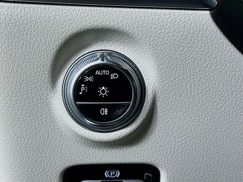 Used 2024 Mercedes-Benz C 300 4MATIC Sedan image 17