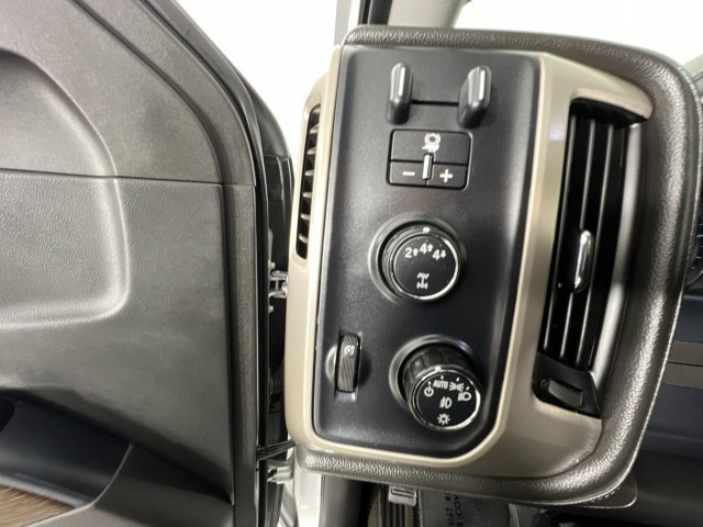 Used 2018 GMC Sierra 2500 Denali w/ Duramax Plus Package AWD/4WD image 17