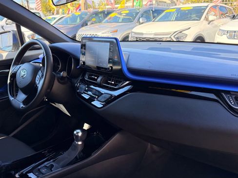 Used 2022 Toyota C-HR XLE image 22