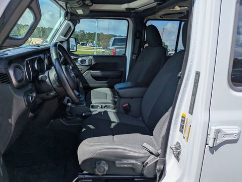 Used 2021 Jeep Gladiator Sport image 8