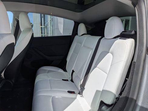 Used 2024 Tesla Model Y Performance image 18