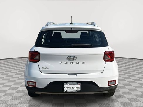 Used 2023 Hyundai Venue SEL FWD image 6