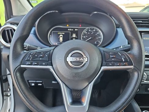 Used 2025 Nissan Versa SV FWD image 10