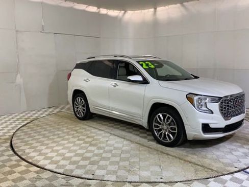 Used 2023 GMC Terrain Denali w/ Denali Premium Package image 2