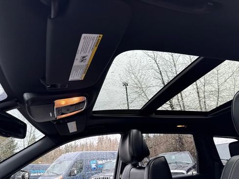 Used 2015 Jeep Grand Cherokee Overland image 27