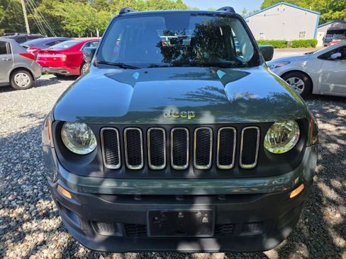 Used 2017 Jeep Renegade Latitude FWD image 2