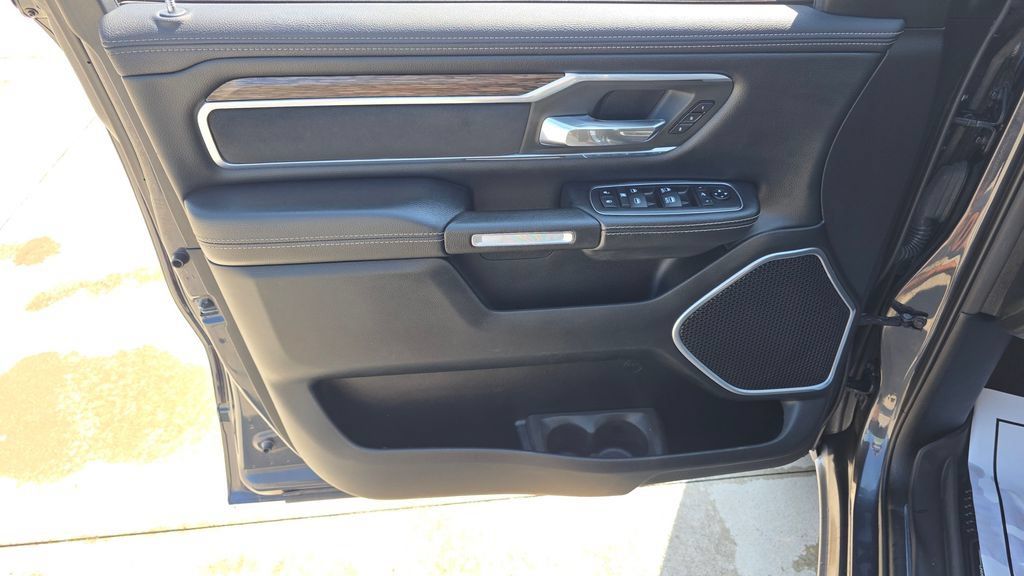 Used 2019 RAM 1500 Laramie AWD/4WD image 22