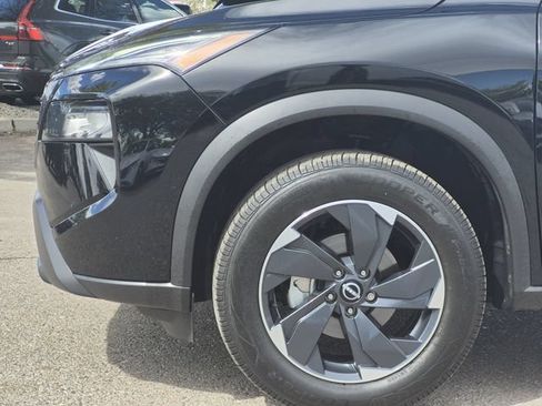 Certified 2025 Nissan Rogue SV AWD/4WD image 6