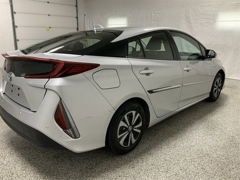 Used 2019 Toyota Prius Prime Advanced image 4