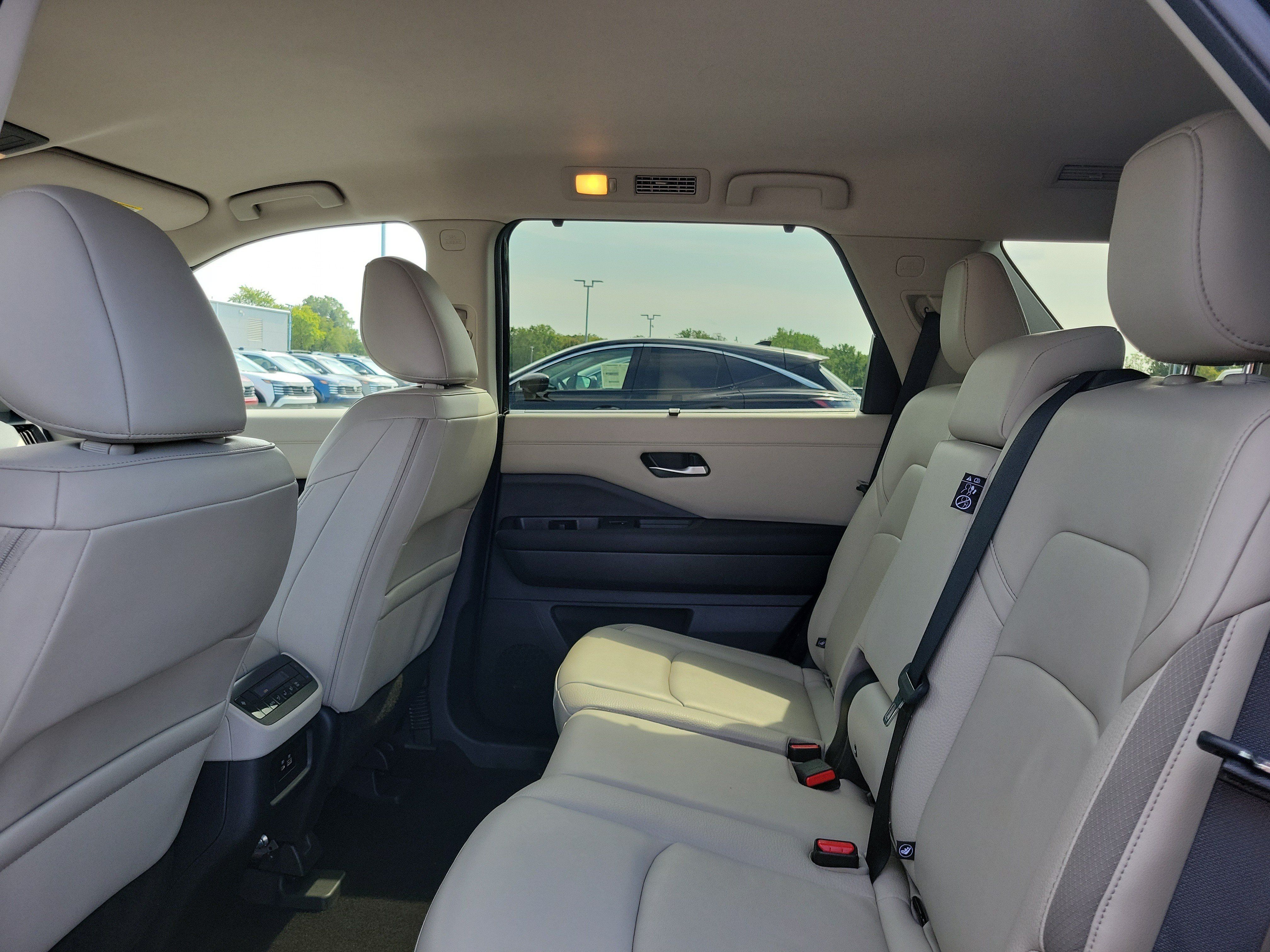 Certified 2024 Nissan Pathfinder SL AWD/4WD image 11