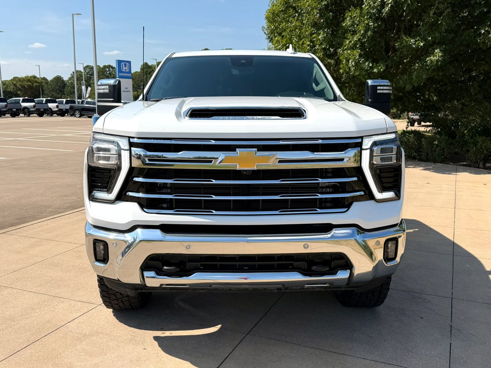 Used 2025 Chevrolet Silverado 2500 LTZ w/ LTZ Premium Package AWD/4WD image 2