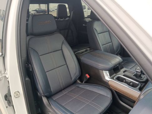 Used 2023 Chevrolet Silverado 1500 High Country w/ Technology Package AWD/4WD image 35